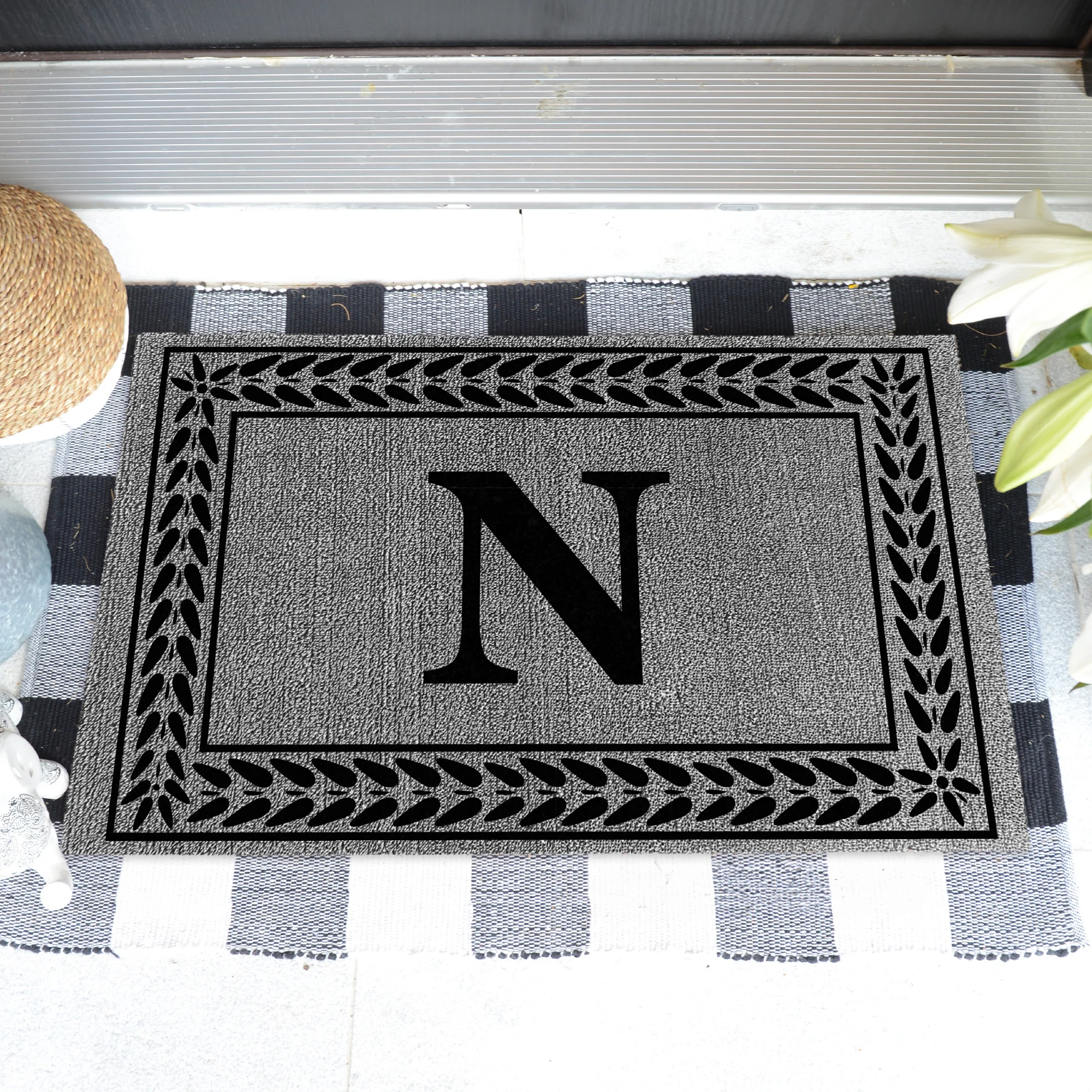Decor Loop Leafy Vines Border Personalized Doormats - Image 3